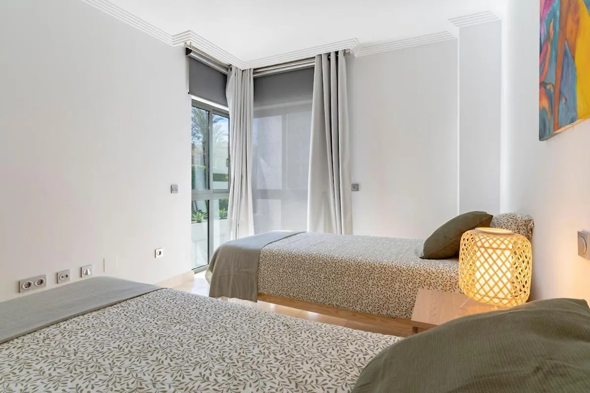 Casa Acosta - Stylish 2Br, Pool & Paddle Tennis In Los Flamingos Estepona Apartment